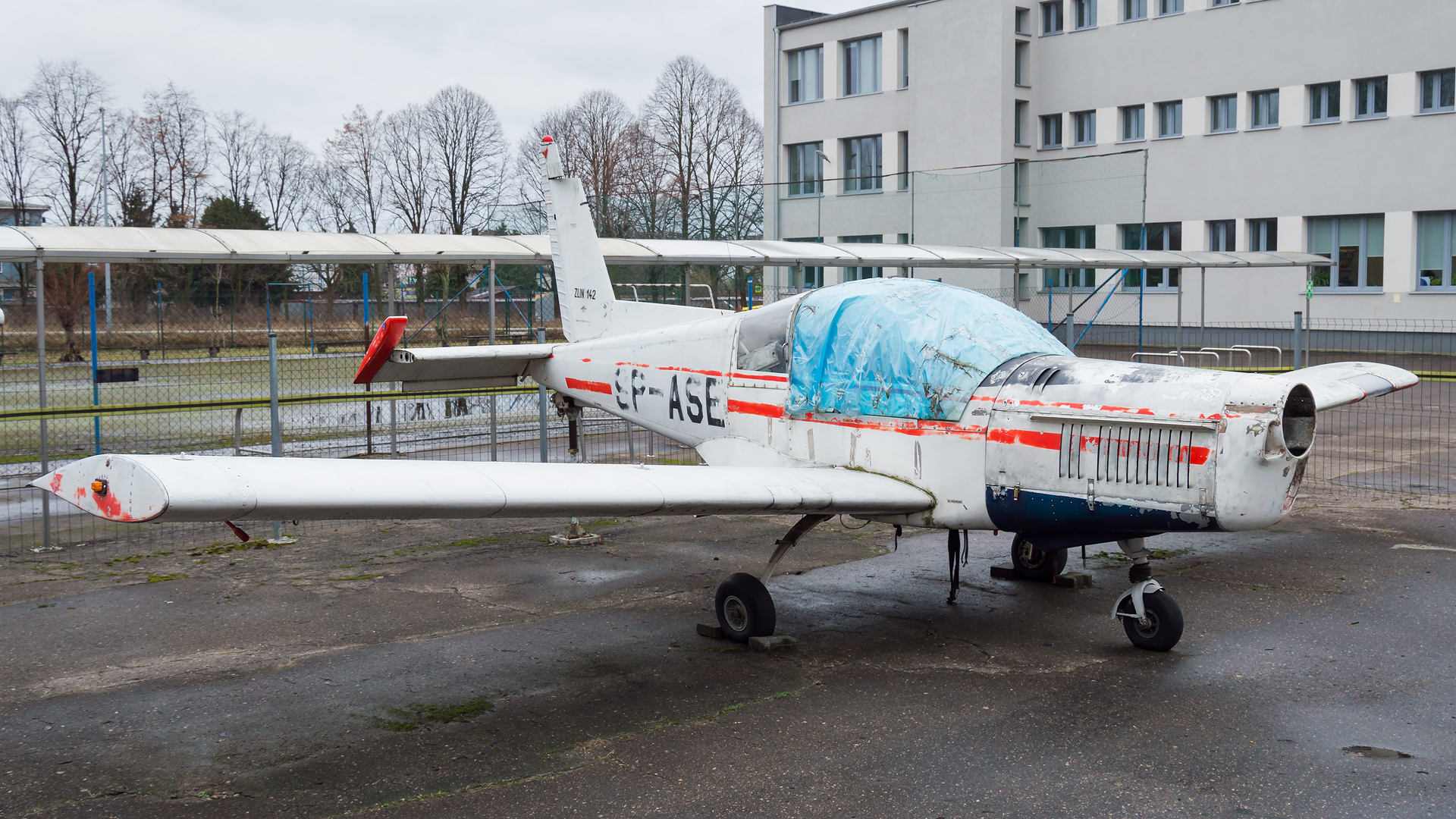 ZLIN 142
