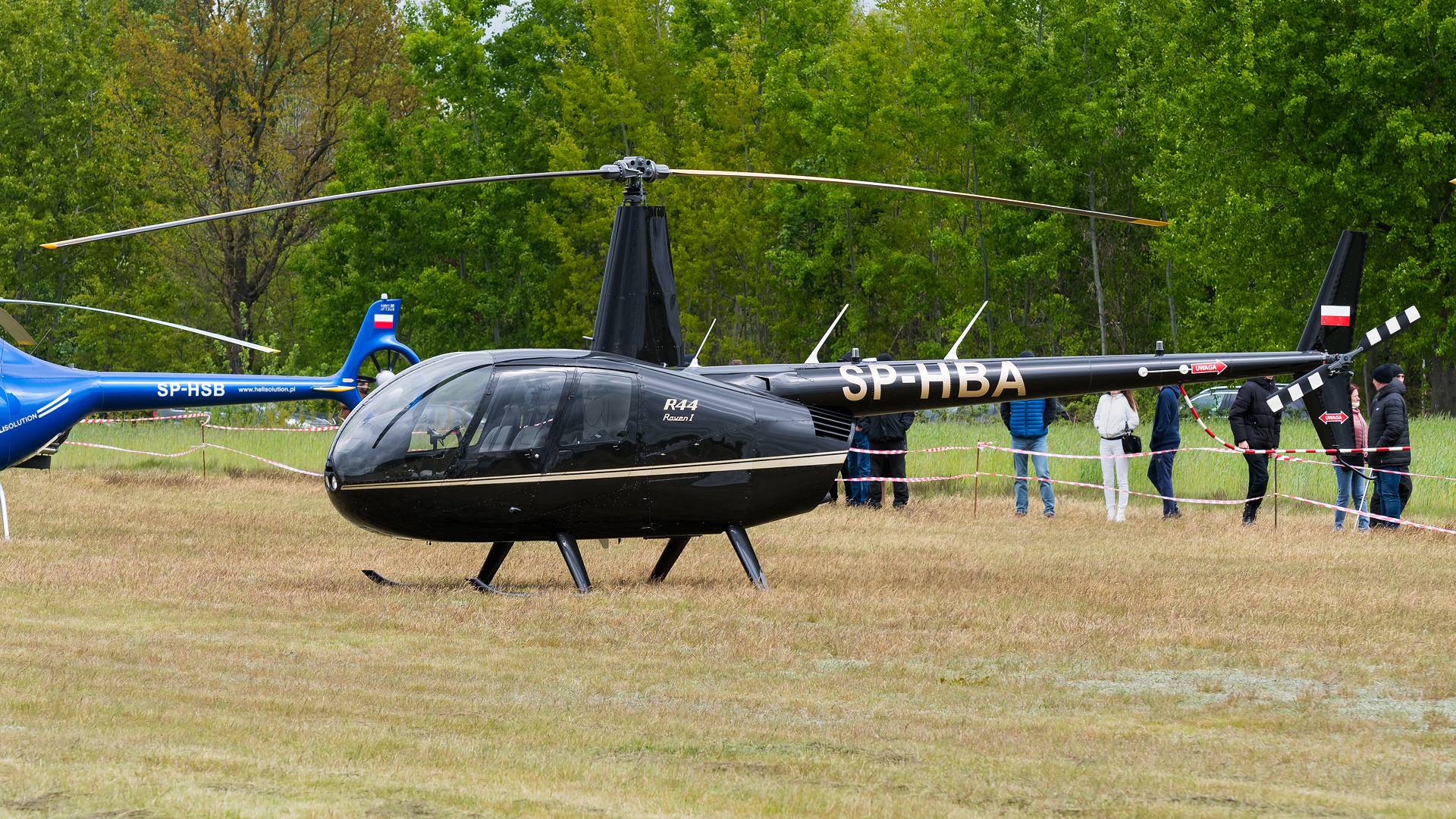 Robinson R44